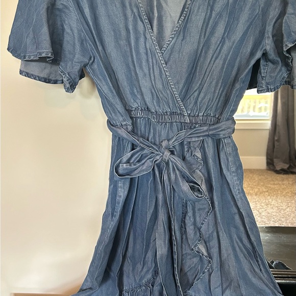 Adorable Jean dress with side slit/ruffles. - Picture 2 of 5